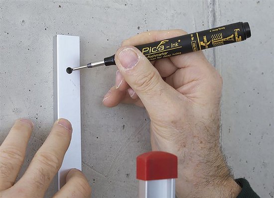 Pica 150/46 Marker - permanent deep hole - black