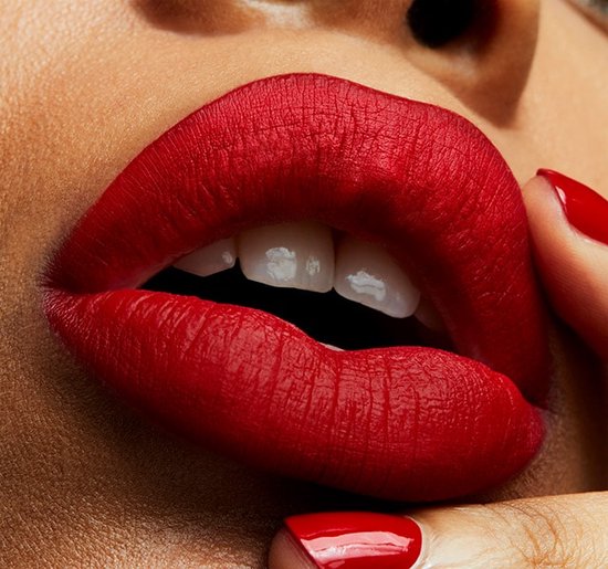 MAC Retro Matte Liquid Lipstick - Feels So Grand - cream texture