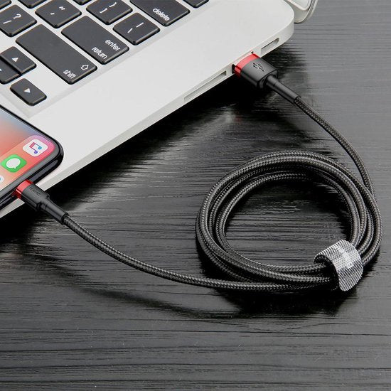 Baseus - Universele USB naar Lightning kabel - Geschikt voor o.a. Apple/iPhone en andere apparaten - 1 Meter - 2.5A - Zwart/Rood