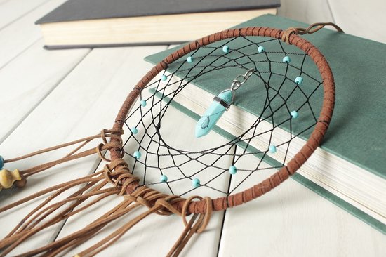Dromenvanger - groot handgemaakt - met stenen kraaltjes veren - Bruin/Blauw