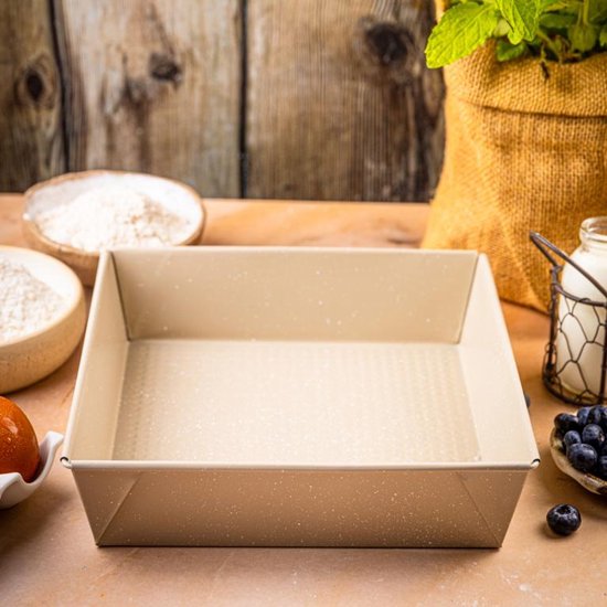 Kinghoff cakevorm - vierkant 24×24×6 cm - antiaanbaklaag - ovenbestendig tot 220°C - Beige