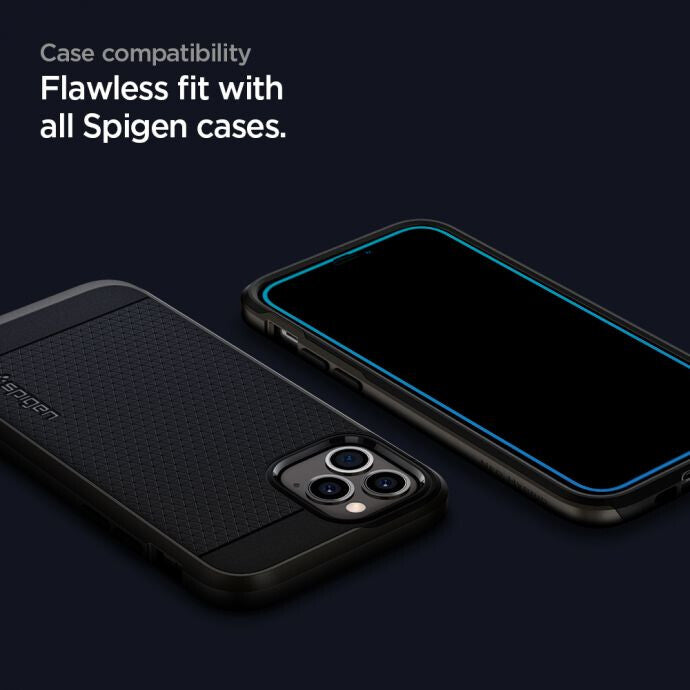 Spigen FC Zwart HD Glass Screenprotector voor iPhone 12 en 12 Pro - Zwarte Rand