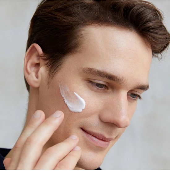 Nivea Men day cream - Protect & Care hydrating - aloe vera and vitamin B5 - normal and dry skin - 50 ml
