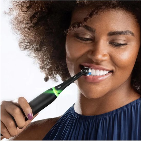 Oral-B iO5 elektrische tandenborstel - met reisetui - Zwart