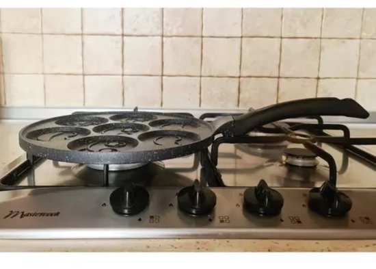 Ruhhy Frying Pan - Pancakes/Eggs - 7 Smile Molds - Non-Stick Coating - 26 cm - Black