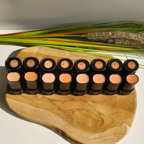 Max Factor Panstik concealer - 97 Cool Bronze