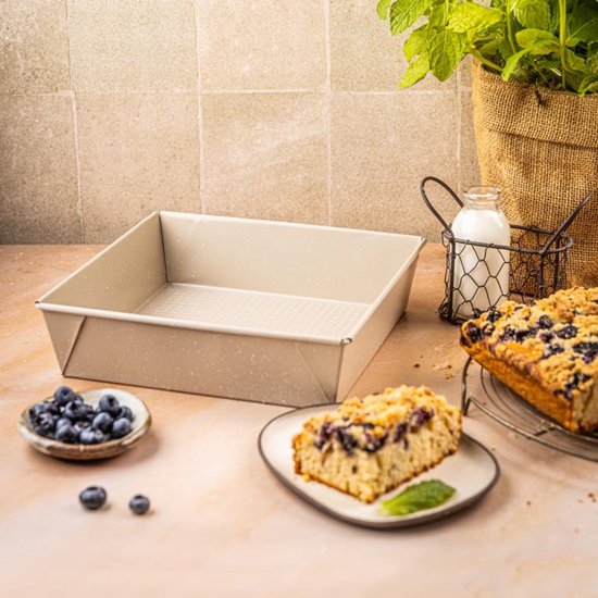 Kinghoff cakevorm - vierkant 24×24×6 cm - antiaanbaklaag - ovenbestendig tot 220°C - Beige