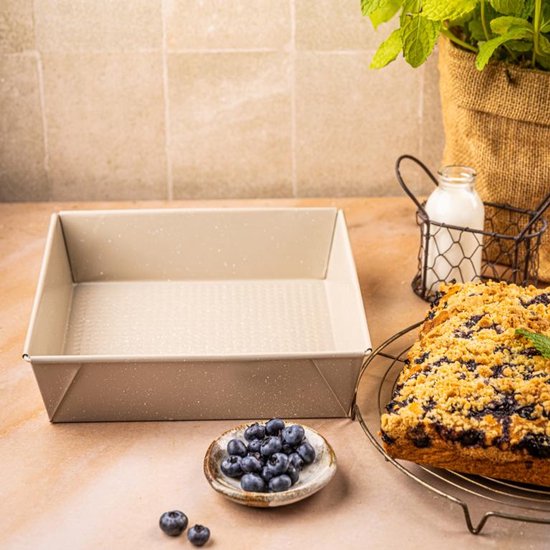 Kinghoff cakevorm - vierkant 24×24×6 cm - antiaanbaklaag - ovenbestendig tot 220°C - Beige